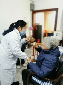 中医肛肠科结肠水疗为九旬老人解决便秘问题